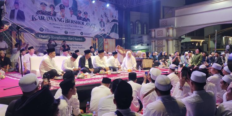 Karawang Bersholawat, Bupati Sampaikan Pesan Pembangunan Berikut Keberkahannya