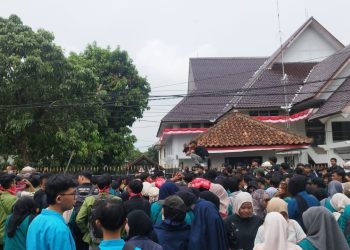 Dihari Sumpah Pemuda Ke-98, Ratusan Mahasiswa Gelar Aksi di Depan Gedung DPRD Kota Tasikmalaya
